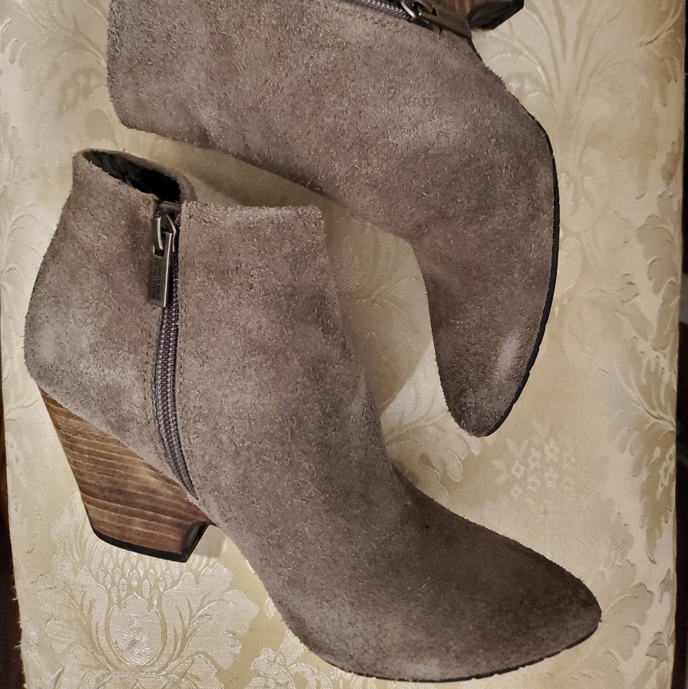 Booties Kenneth Cole size 7.